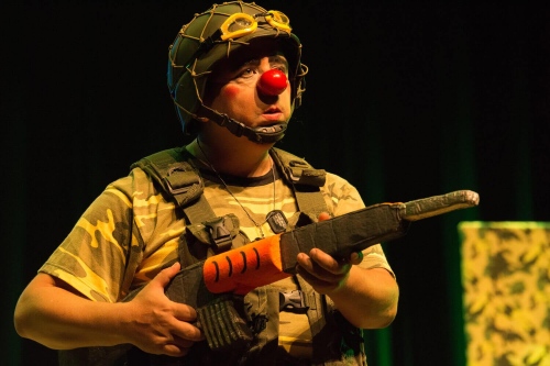 05-NI-AQUI-NI-ALLA-OBRAS-AGITE-TEATRO