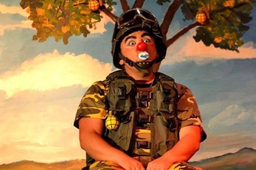 14-NI-AQUI-NI-ALLA-OBRAS-AGITE-TEATRO